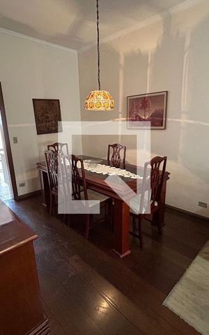 Casa à venda com 250m², 3 quartos e 4 vagas Casa à venda com 250m², 3 quartos e 4 vagasSala