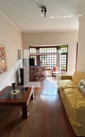 Casa à venda com 250m², 3 quartos e 4 vagas Casa à venda com 250m², 3 quartos e 4 vagasSala