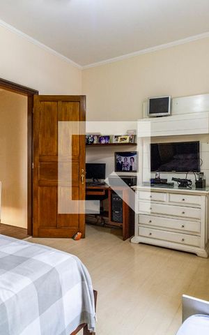 Casa à venda com 240m², 3 quartos e 5 vagas Casa à venda com 240m², 3 quartos e 5 vagasQuarto 2
