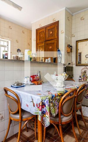 Casa à venda com 240m², 3 quartos e 5 vagas Casa à venda com 240m², 3 quartos e 5 vagasCozinha