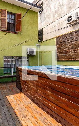 Casa à venda com 240m², 3 quartos e 5 vagas Casa à venda com 240m², 3 quartos e 5 vagasQuintal