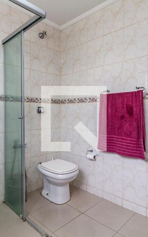 Casa à venda com 240m², 3 quartos e 5 vagas Casa à venda com 240m², 3 quartos e 5 vagasBanheiro