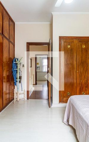 Casa à venda com 240m², 3 quartos e 5 vagas Casa à venda com 240m², 3 quartos e 5 vagasQuarto 1