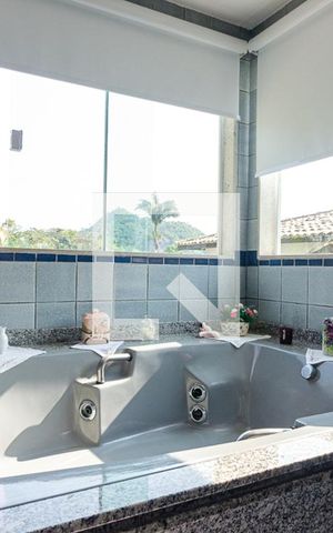 Casa de condomínio à venda com 370m², 5 quartos e 3 vagas Casa de condomínio à venda com 370m², 5 quartos e 3 vagasQuarto 3