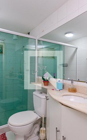 Casa de condomínio à venda com 370m², 5 quartos e 3 vagas Casa de condomínio à venda com 370m², 5 quartos e 3 vagasEdícula