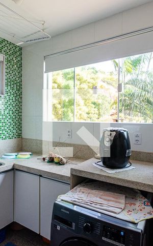 Casa de condomínio à venda com 370m², 5 quartos e 3 vagas Casa de condomínio à venda com 370m², 5 quartos e 3 vagasÁrea de Serviço