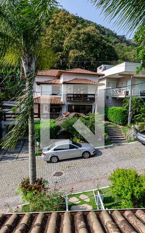 Casa de condomínio à venda com 370m², 5 quartos e 3 vagas Casa de condomínio à venda com 370m², 5 quartos e 3 vagasQuarto 3