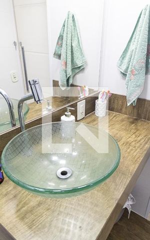 Apartamento à venda com 63m², 2 quartos e 1 vaga Apartamento à venda com 63m², 2 quartos e 1 vagaBanheiro