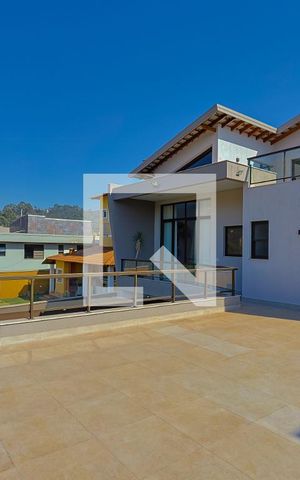 Casa de condomínio à venda com 430m², 4 quartos e 4 vagas Casa de condomínio à venda com 430m², 4 quartos e 4 vagasVaranda