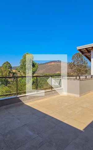 Casa de condomínio à venda com 430m², 4 quartos e 4 vagas Casa de condomínio à venda com 430m², 4 quartos e 4 vagasVaranda