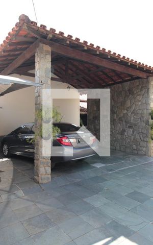 Casa à venda com 1000m², 5 quartos e 10 vagasGaragem