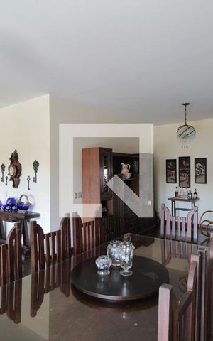 Casa à venda com 1000m², 5 quartos e 10 vagasSala