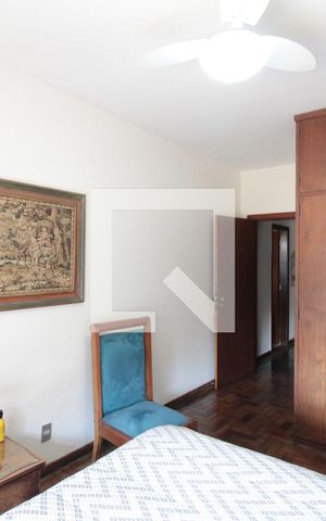 Casa à venda com 1000m², 5 quartos e 10 vagasSuite