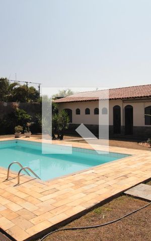 Casa à venda com 1000m², 5 quartos e 10 vagasPiscina