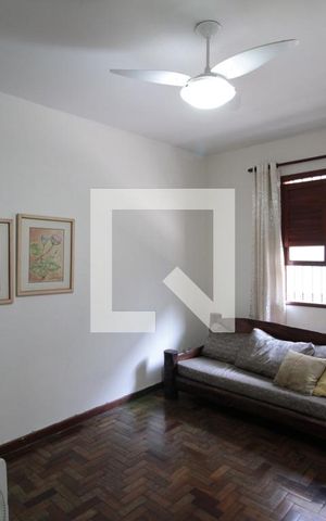 Casa à venda com 1000m², 5 quartos e 10 vagasSala de TV