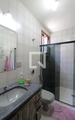 Casa à venda com 1000m², 5 quartos e 10 vagasBanheiro da Suite