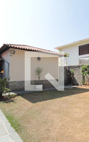 Casa à venda com 1000m², 5 quartos e 10 vagasFachada