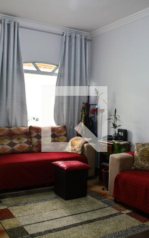 Casa à venda com 87m², 2 quartos e 1 vagaSala