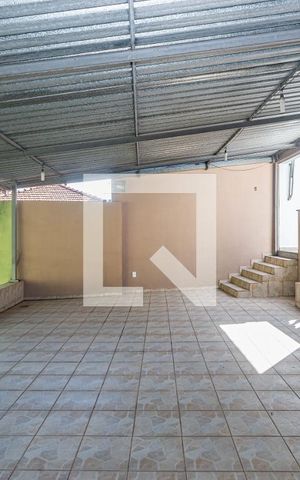 Casa à venda com 250m², 3 quartos e 7 vagas Casa à venda com 250m², 3 quartos e 7 vagasÁrea comum - Salão de festas