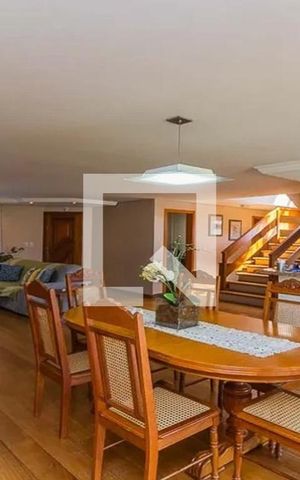 Casa à venda com 341m², 3 quartos e 4 vagasSala