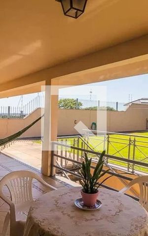 Casa à venda com 341m², 3 quartos e 4 vagasÁrea externa 