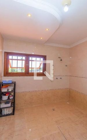 Casa à venda com 341m², 3 quartos e 4 vagasBanheiro Quarto 2