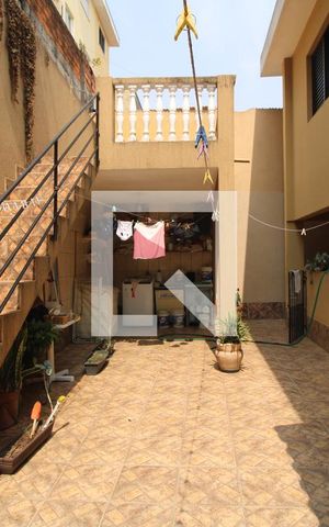 Apartamento para alugar com 300m², 4 quartos e 7 vagasFundos da casa- lavanderia