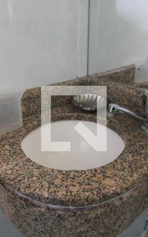 Apartamento para alugar com 300m², 4 quartos e 7 vagasPia banheiro da suíte 3