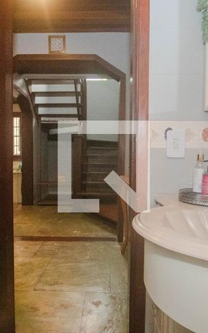 Casa à venda com 234m², 3 quartos e 2 vagas Casa à venda com 234m², 3 quartos e 2 vagasLavabo