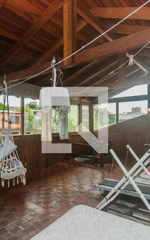Casa à venda com 234m², 3 quartos e 2 vagas Casa à venda com 234m², 3 quartos e 2 vagasSótão