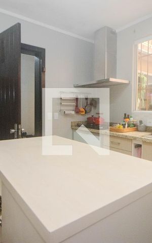 Casa à venda com 234m², 3 quartos e 2 vagas Casa à venda com 234m², 3 quartos e 2 vagasCozinha