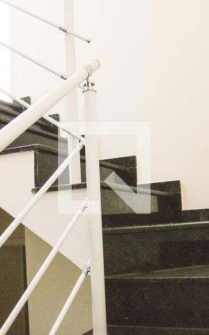 Casa à venda com 197m², 5 quartos e 4 vagasEscada