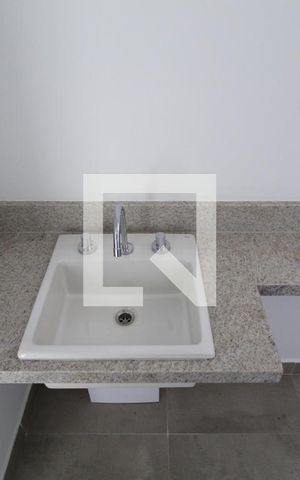 Apartamento à venda com 74m², 2 quartos e 2 vagasBanheiro da Suíte 2