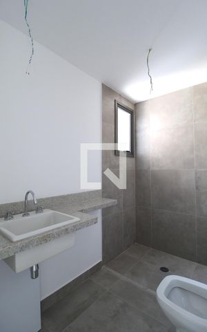 Apartamento à venda com 74m², 2 quartos e 2 vagasBanheiro da Suíte 2