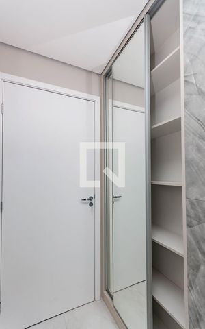 Studio para alugar com 25m², 1 quarto e sem vaga Studio para alugar com 25m², 1 quarto e sem vagaDetalhe armario