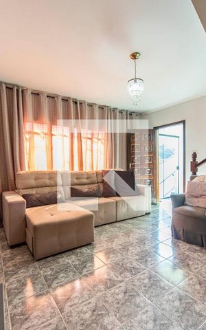 Casa à venda com 150m², 3 quartos e 4 vagas Casa à venda com 150m², 3 quartos e 4 vagasSala