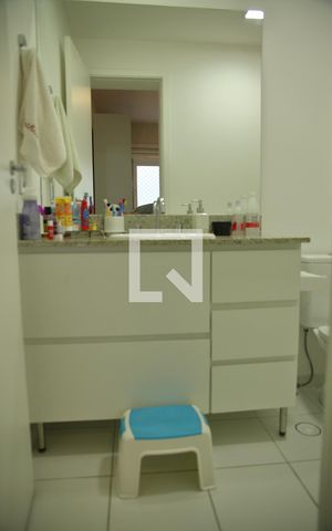 Apartamento à venda com 108m², 2 quartos e 2 vagasBanheiro do Quarto 1