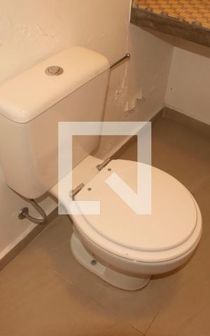 Casa à venda com 390m², 3 quartos e 2 vagas Casa à venda com 390m², 3 quartos e 2 vagasBanheiro de Serviço