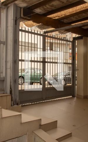 Casa à venda com 390m², 3 quartos e 2 vagas Casa à venda com 390m², 3 quartos e 2 vagasFrente