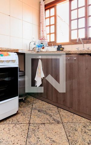 Casa à venda com 300m², 8 quartos e 5 vagas Casa à venda com 300m², 8 quartos e 5 vagasCozinha