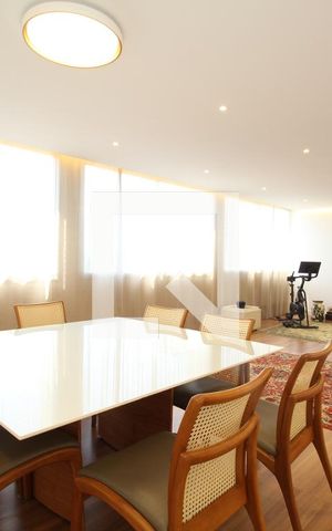 Apartamento à venda com 202m², 4 quartos e 2 vagasSala
