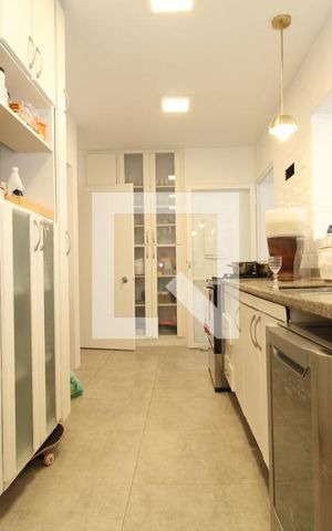 Apartamento à venda com 202m², 4 quartos e 2 vagasCozinha