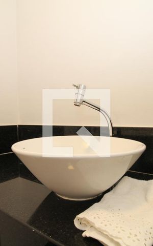 Apartamento à venda com 202m², 4 quartos e 2 vagasBanheiro