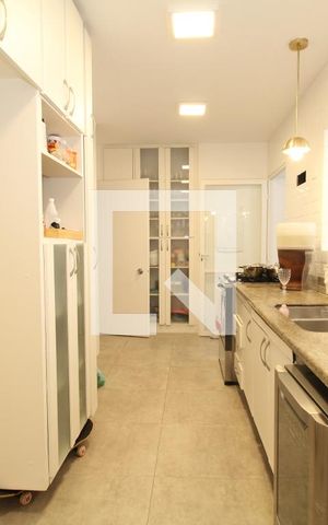 Apartamento à venda com 202m², 4 quartos e 2 vagasCozinha