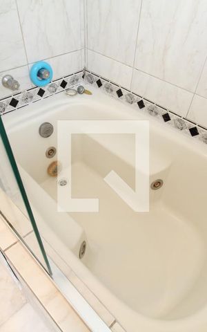 Apartamento à venda com 202m², 4 quartos e 2 vagasBanheiro