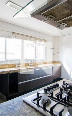 Casa à venda com 238m², 3 quartos e 5 vagas Casa à venda com 238m², 3 quartos e 5 vagasCopa/Cozinha