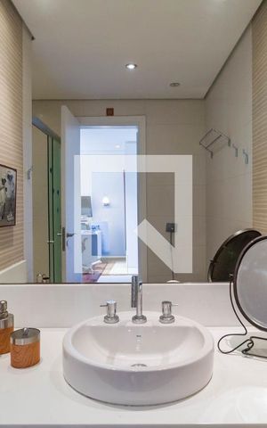 Apartamento à venda com 250m², 4 quartos e 5 vagas Apartamento à venda com 250m², 4 quartos e 5 vagasBanheiro