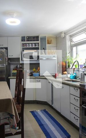 Casa à venda com 300m², 3 quartos e 2 vagas Casa à venda com 300m², 3 quartos e 2 vagasCozinha