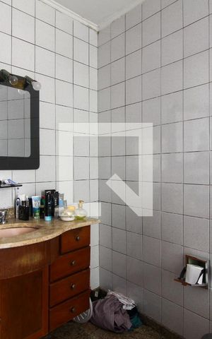 Casa à venda com 300m², 3 quartos e 2 vagas Casa à venda com 300m², 3 quartos e 2 vagasBanheiro
