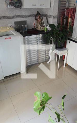 Casa à venda com 300m², 3 quartos e 2 vagas Casa à venda com 300m², 3 quartos e 2 vagasÁrea de serviço